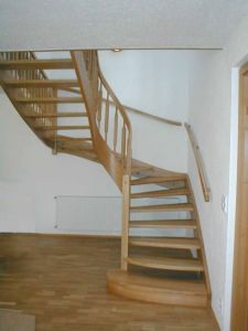 samonosné drevené schody